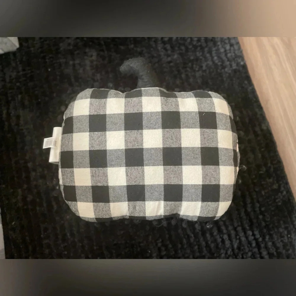 Harvest time black plaid pumpkin shape pillow-NWT - Picture 3 of 3
